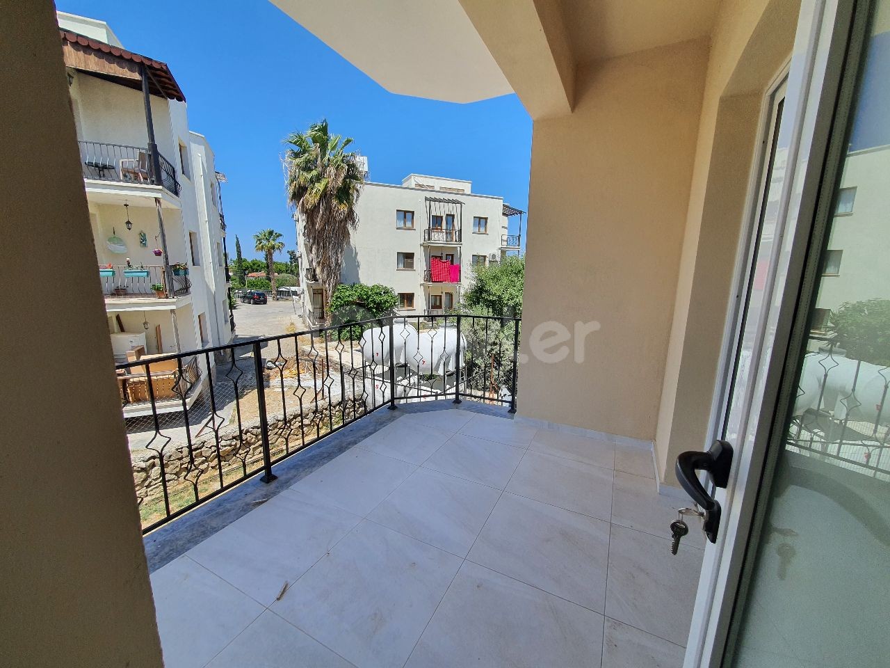 Kyrenia, Alsancak / geräumiges Wohnzimmer, Geräumige Küche| großer Balkon / Angebot Preis / 3 + 1 neue Wohnung ** 