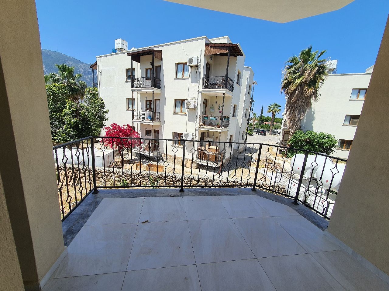 Kyrenia, Alsancak / geräumiges Wohnzimmer, Geräumige Küche| großer Balkon / Angebot Preis / 3 + 1 neue Wohnung ** 