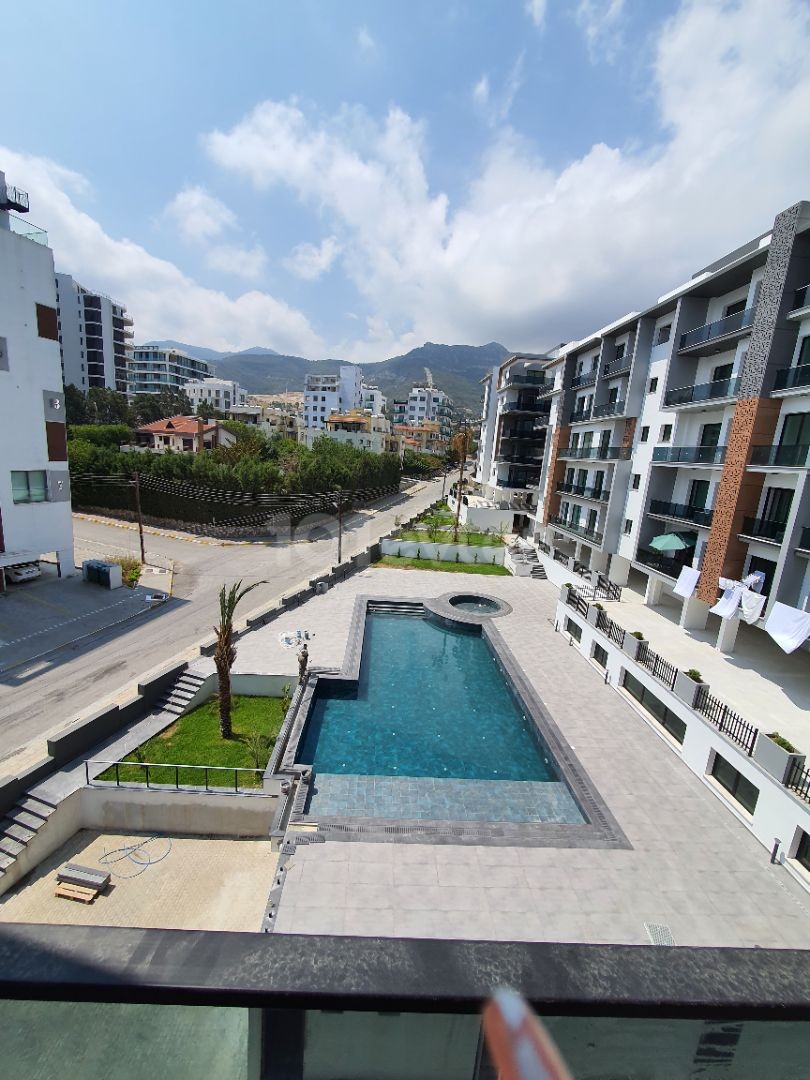 Kyrenia Zentrum / Ultra Lu Llogara | Gemeinschaftspool | 2+1 Penthouse / Apartment Mit Bergblick ** 