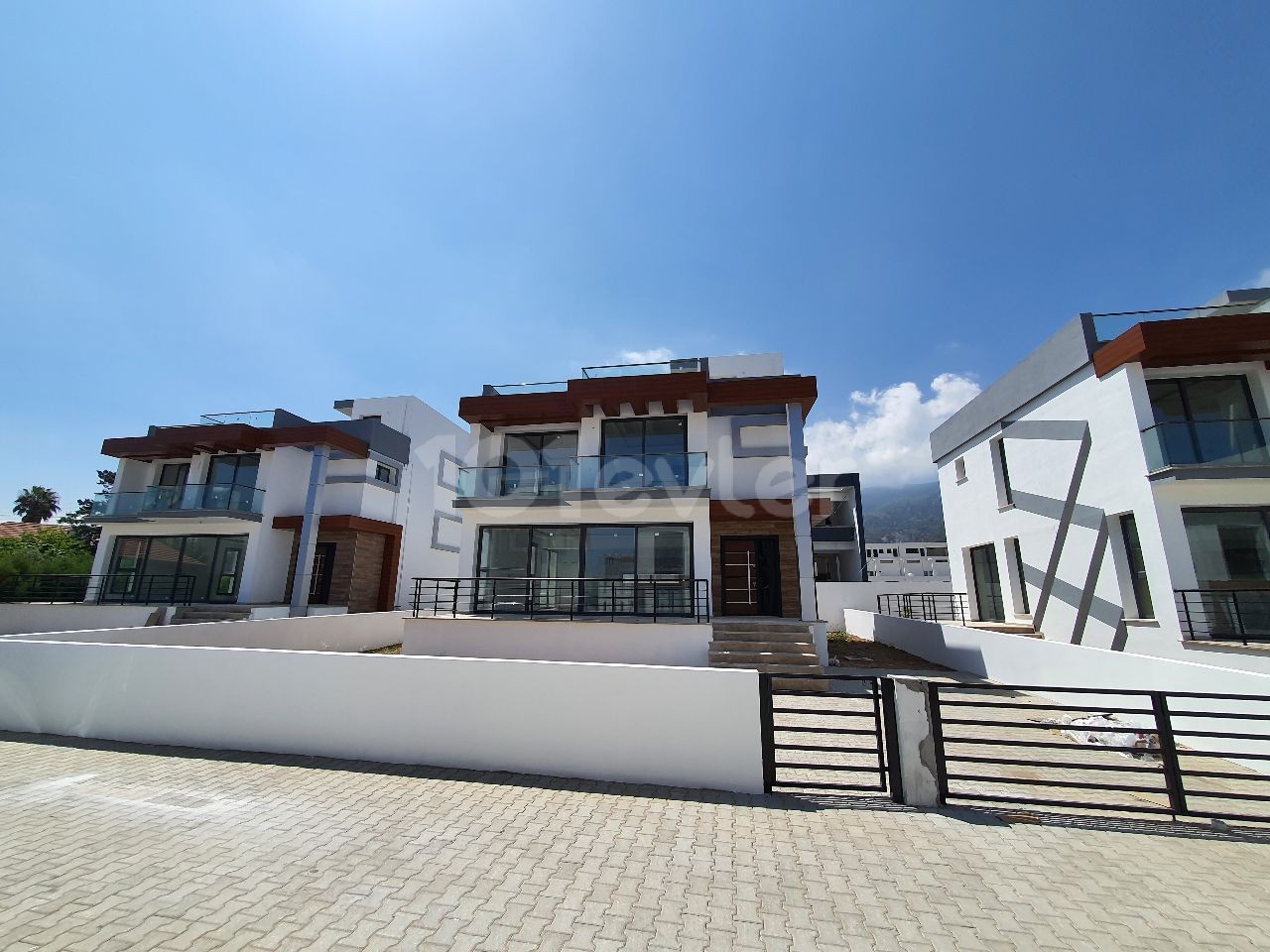 Girne Alsancak | Denize 1 KM | Dağ Deniz Manzaralı | Bahceli Villa