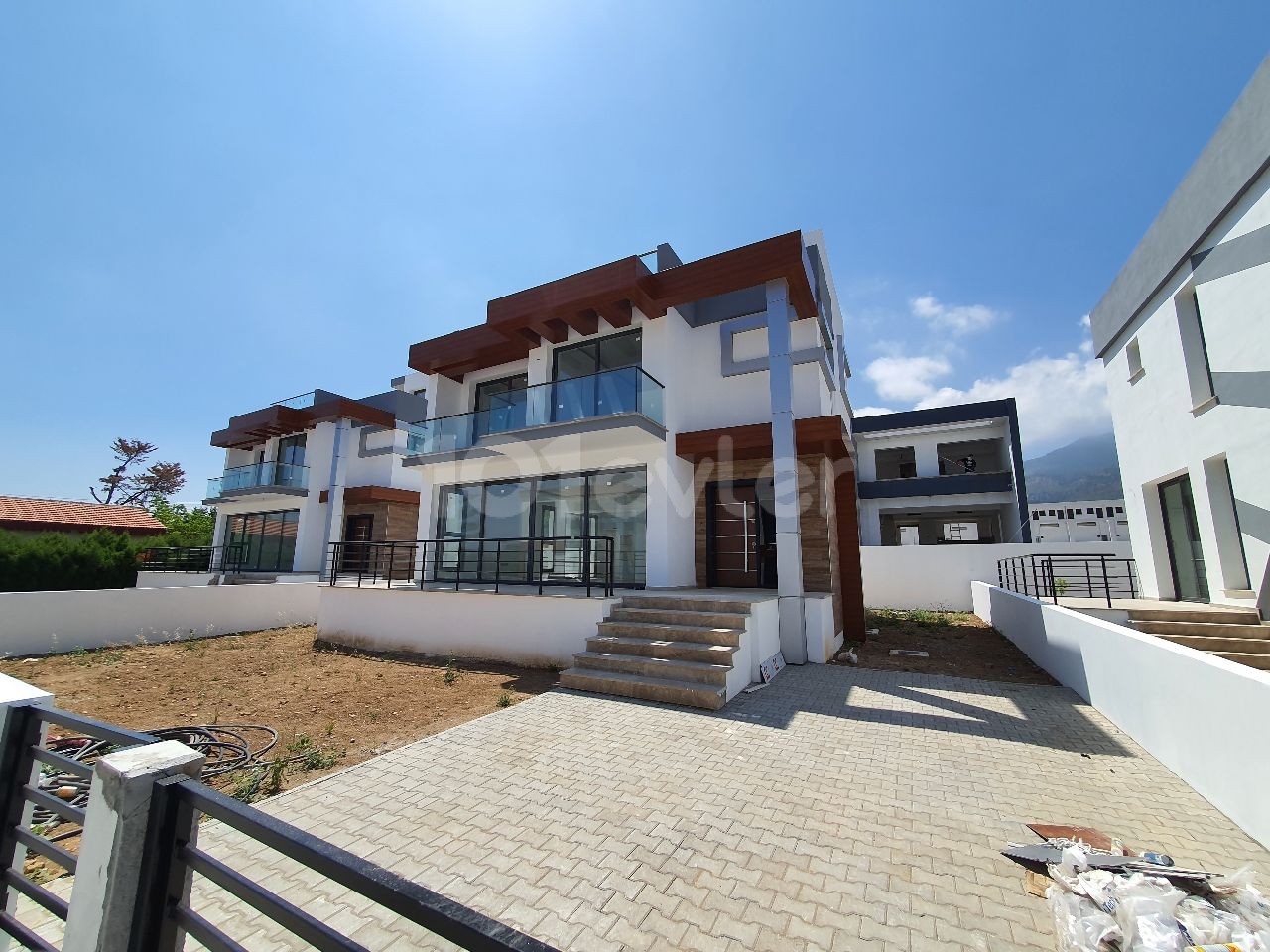 Girne Alsancak | Denize 1 KM | Dağ Deniz Manzaralı | Bahceli Villa