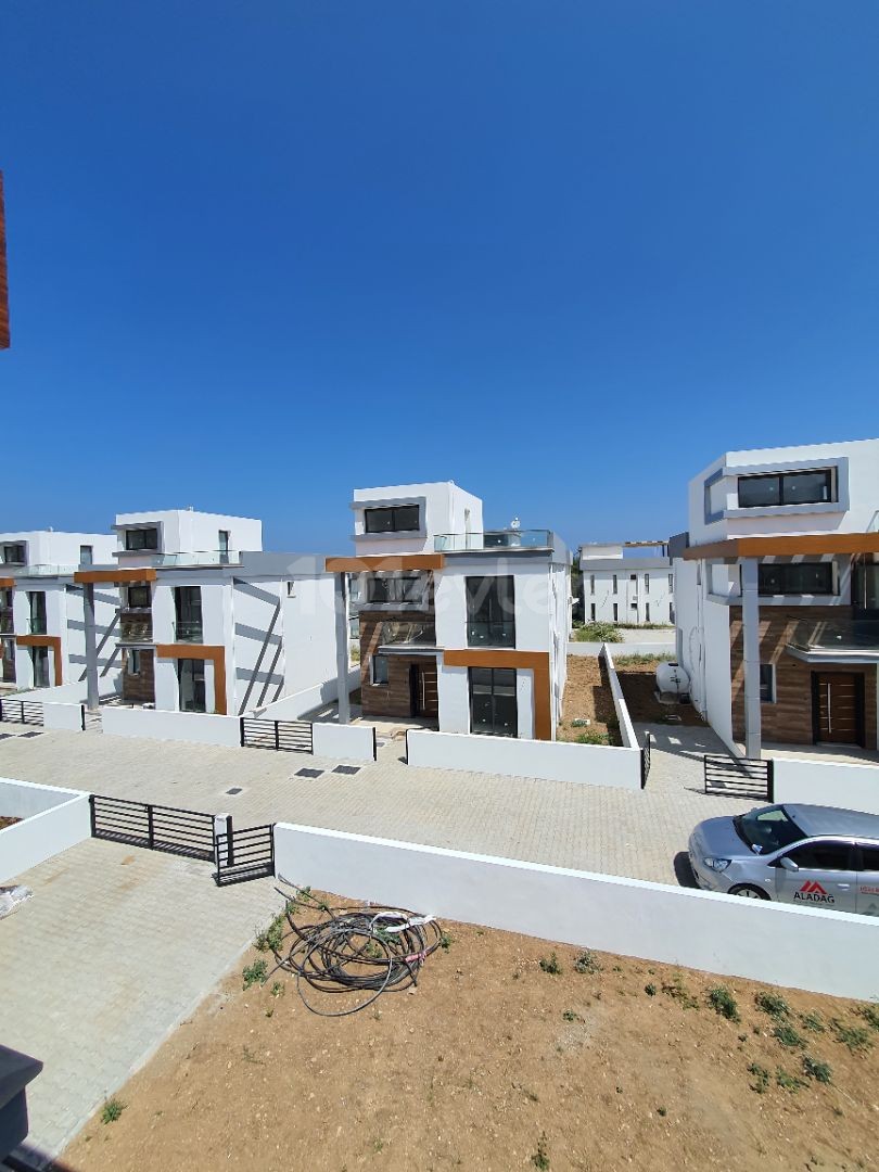 Girne Alsancak | Denize 1 KM | Dağ Deniz Manzaralı | Bahceli Villa