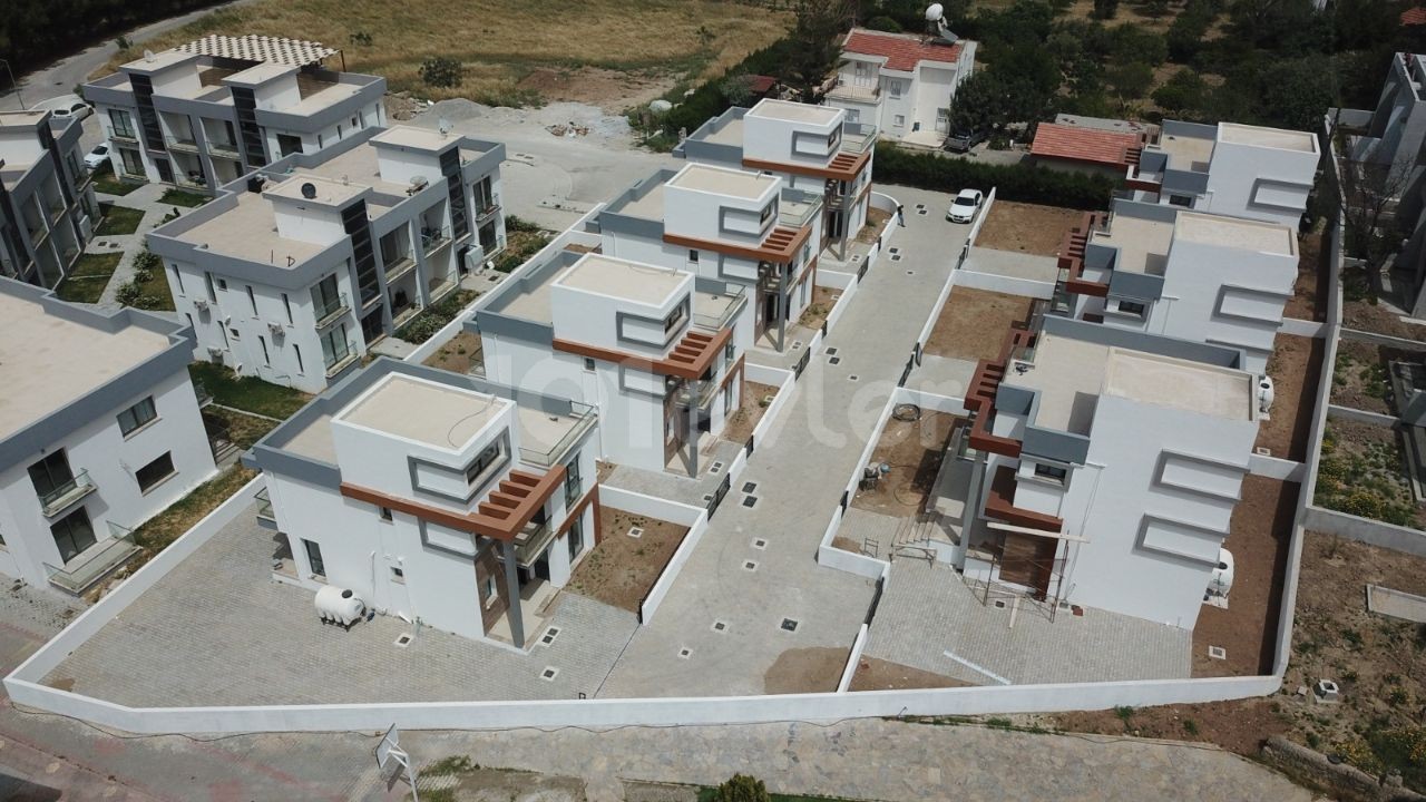 Girne Alsancak | Denize 1 KM | Dağ Deniz Manzaralı | Bahceli Villa