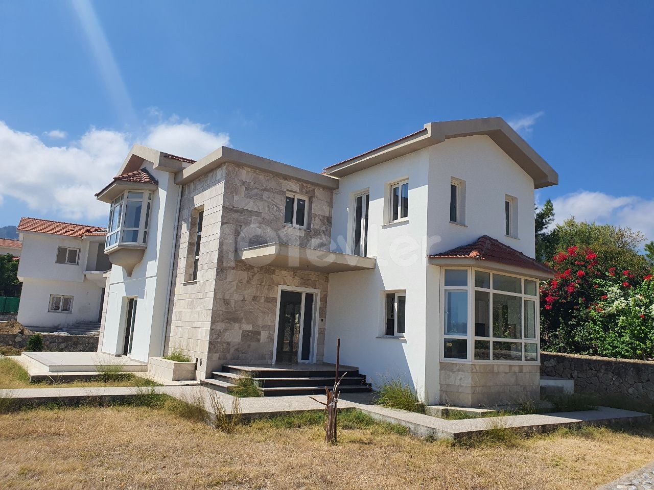 Girne Alsancak; Denize Yurume Mesafesinde, Bahceli Villa