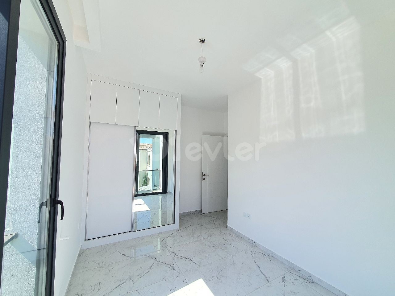 Girne Alsancak; Ortak Havuzlu Sitede, Bahceli, Teraslı, Full Eşyalı Villa