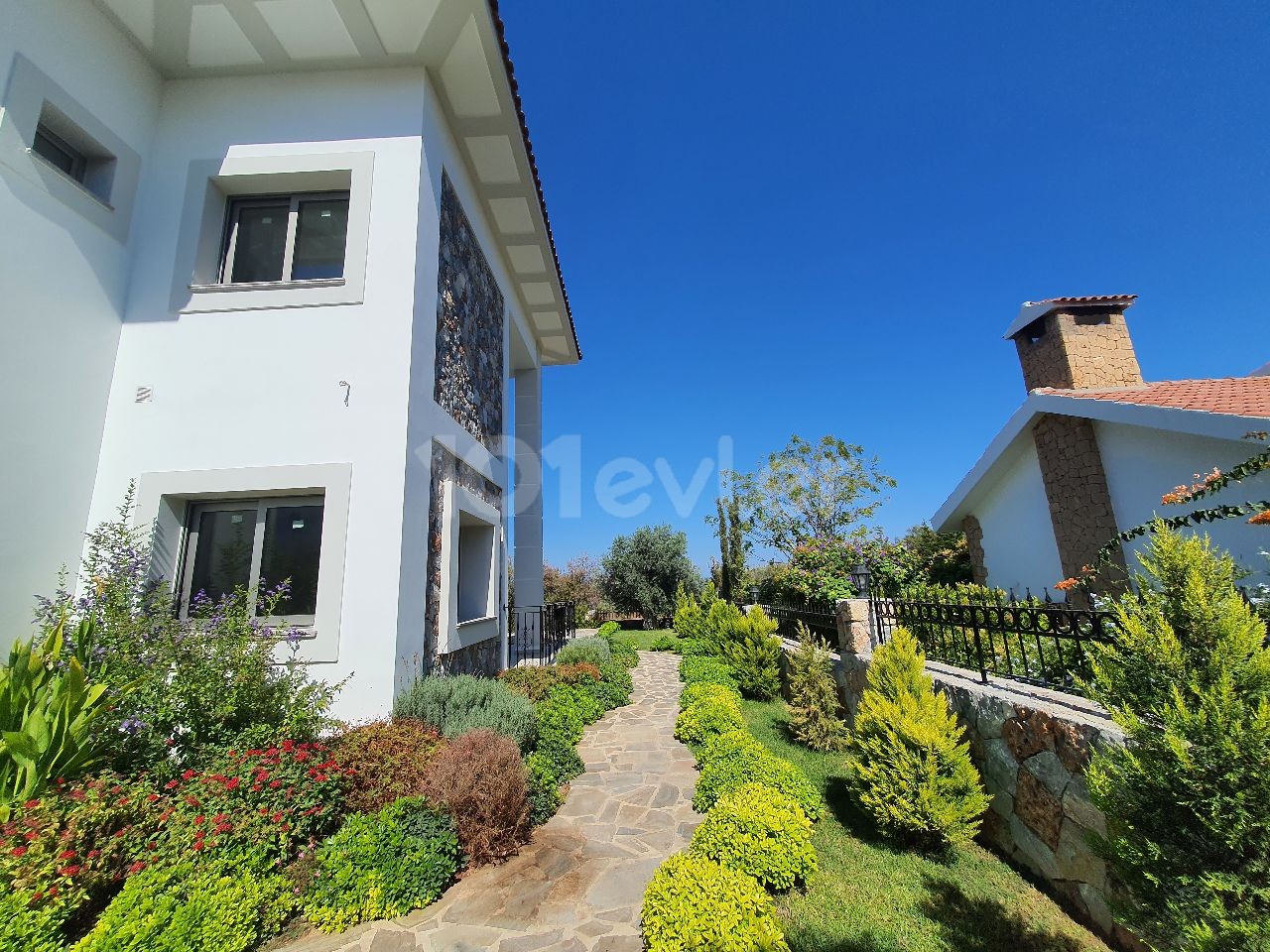 In Der Nähe Von Alsancak Merit Hotel, In Fantastischer Lage, 1552 M2 Innen; Villa Mit Meerblick ** 