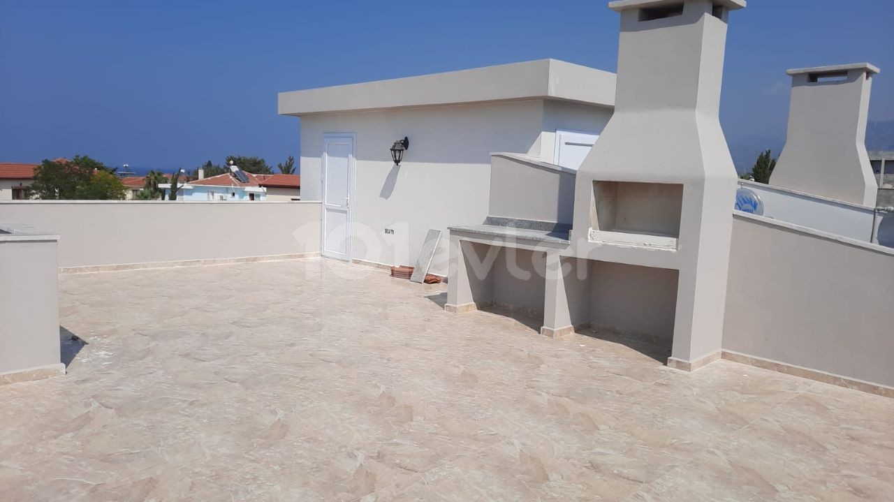 Girne Merit Royal Circle Apartment mit Grill, Blick auf die Berge und das Meer, Terrasse