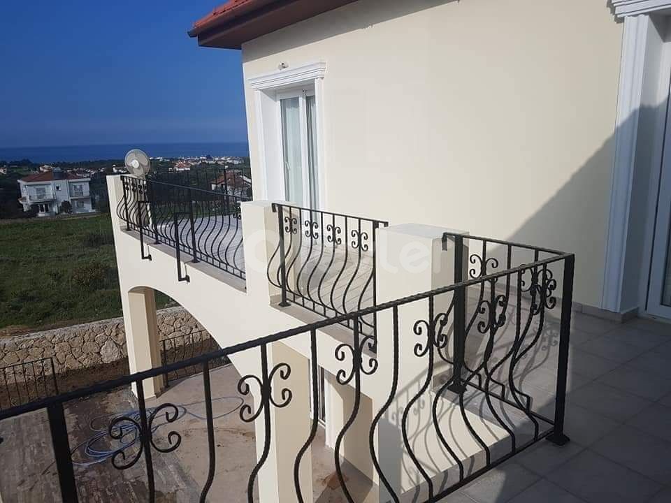 Girne Karşıyaka; Önü Kapanmaz Deniz Manzaralı, 1 Dnm İçerisinde Villa