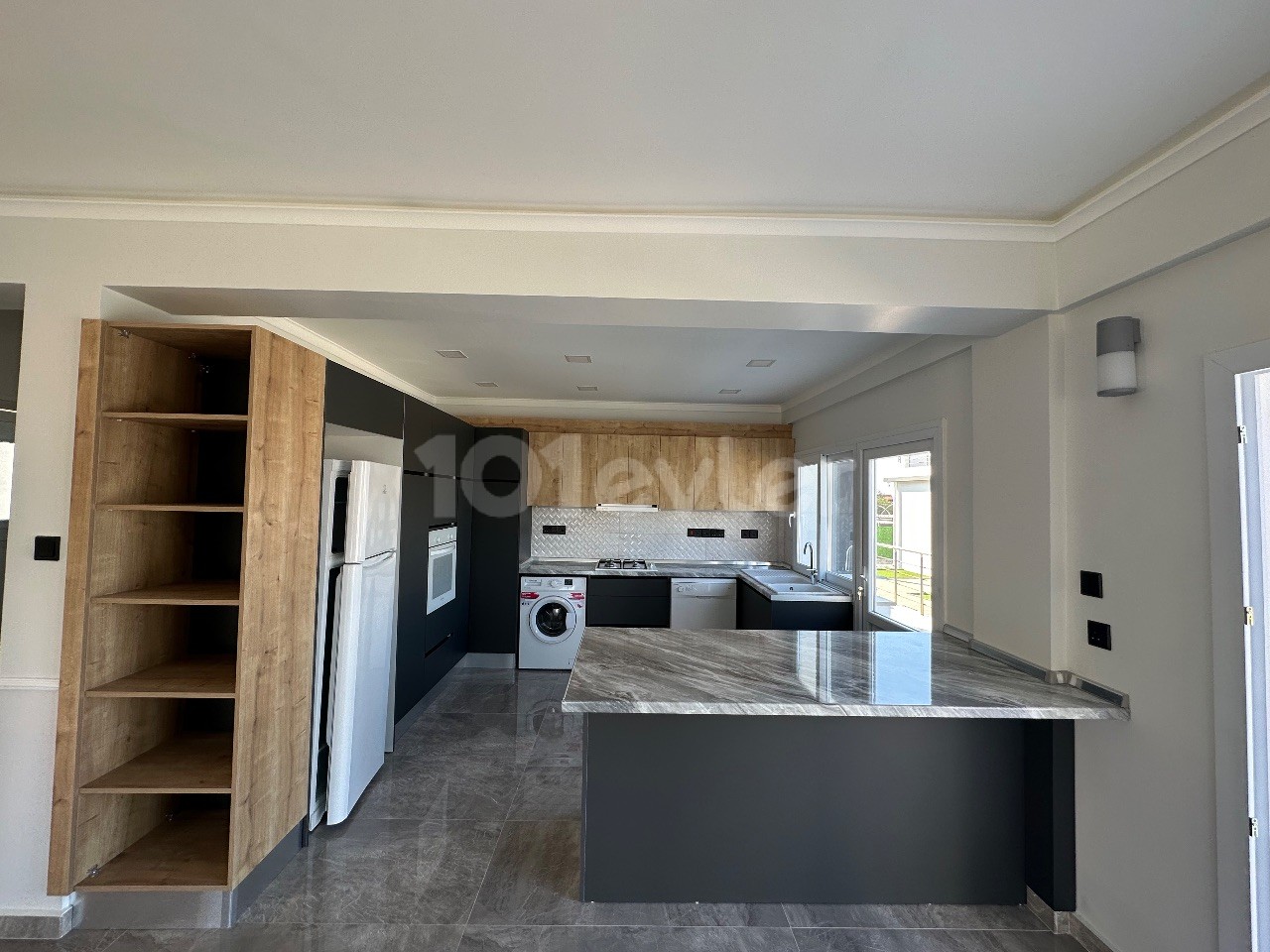 Girne Alsancak; 1650 m2 İçinde 3 Adet Bungalow