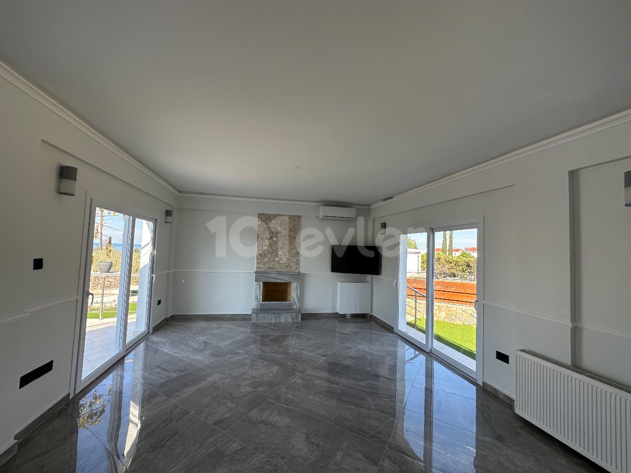 Girne Alsancak; 1650 m2 İçinde 3 Adet Bungalow