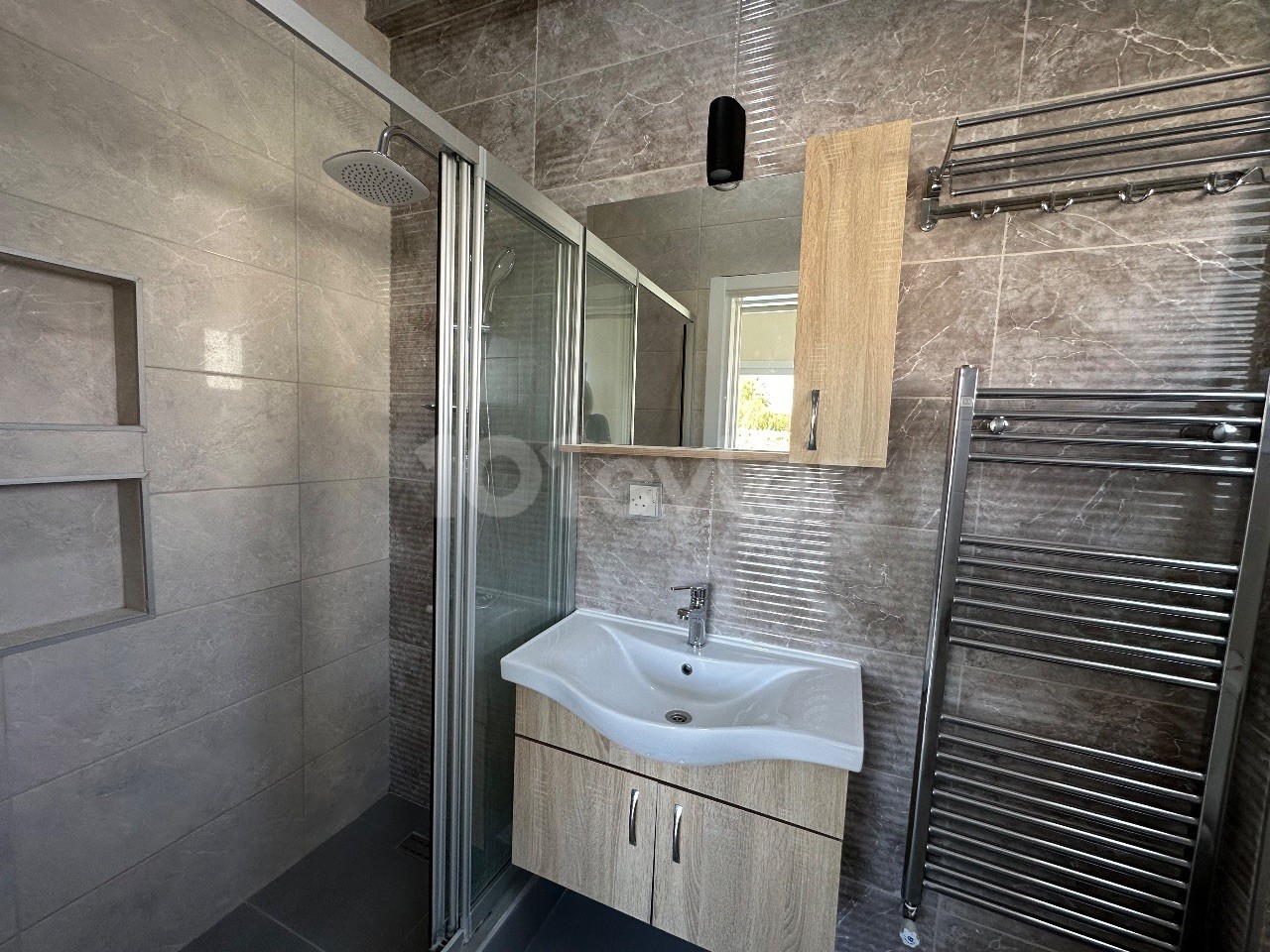 Girne Alsancak; 1650 m2 İçinde 3 Adet Bungalow