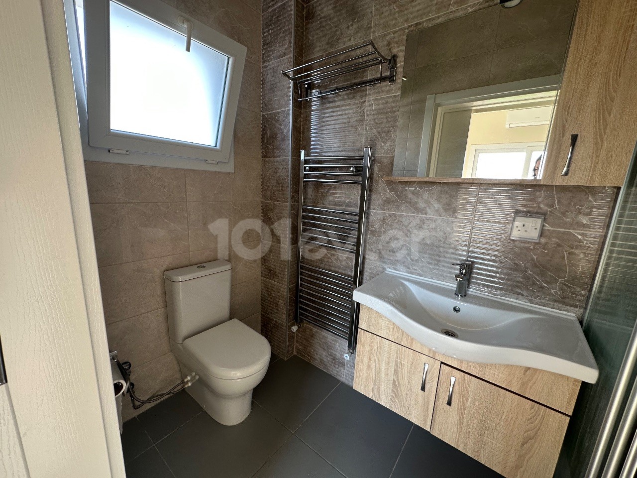 Girne Alsancak; 1650 m2 İçinde 3 Adet Bungalow