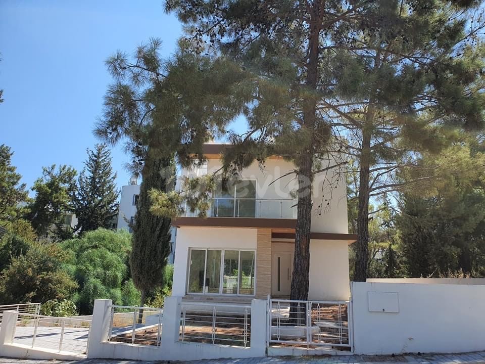 Kyrenia Zeytinlik; TURK KOÇANLI, 3 Zimmer + Nebenhaus