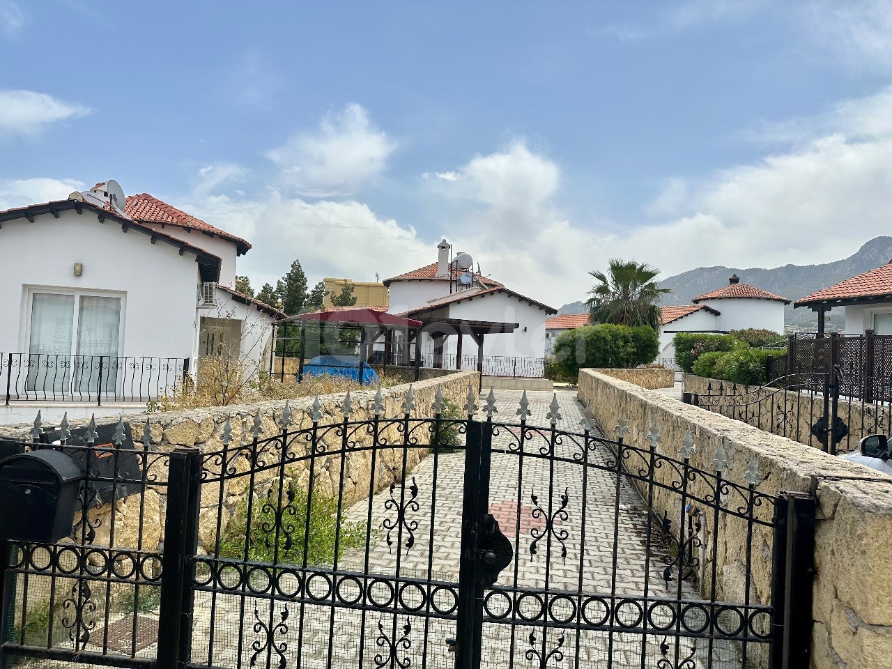 Kyrenia Catalkoy; Şah Market Neighborhood, 500 m Distance to the Sea, 3 + 1 Garden Bungalow