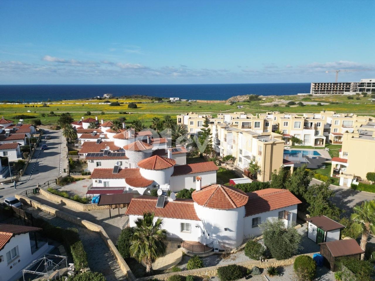 Girne Çatalköy; Şah Market Civarı, Denize 500 m Mesafede, 3+1 Bahçeli Bungalow