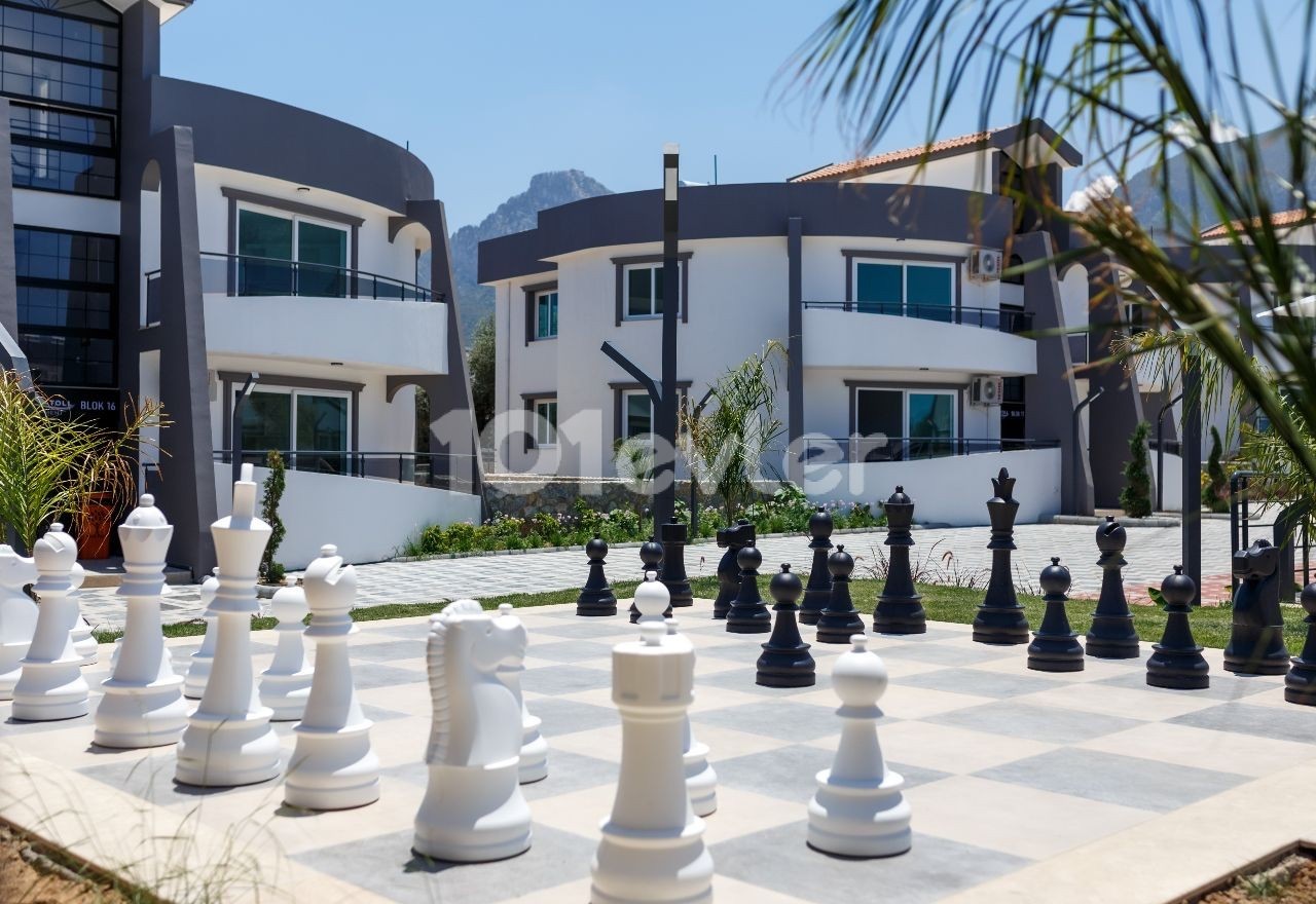 Girne Karaoglanoglu; Complex with Shared Pool, Fully Furnished, Terrace Flat