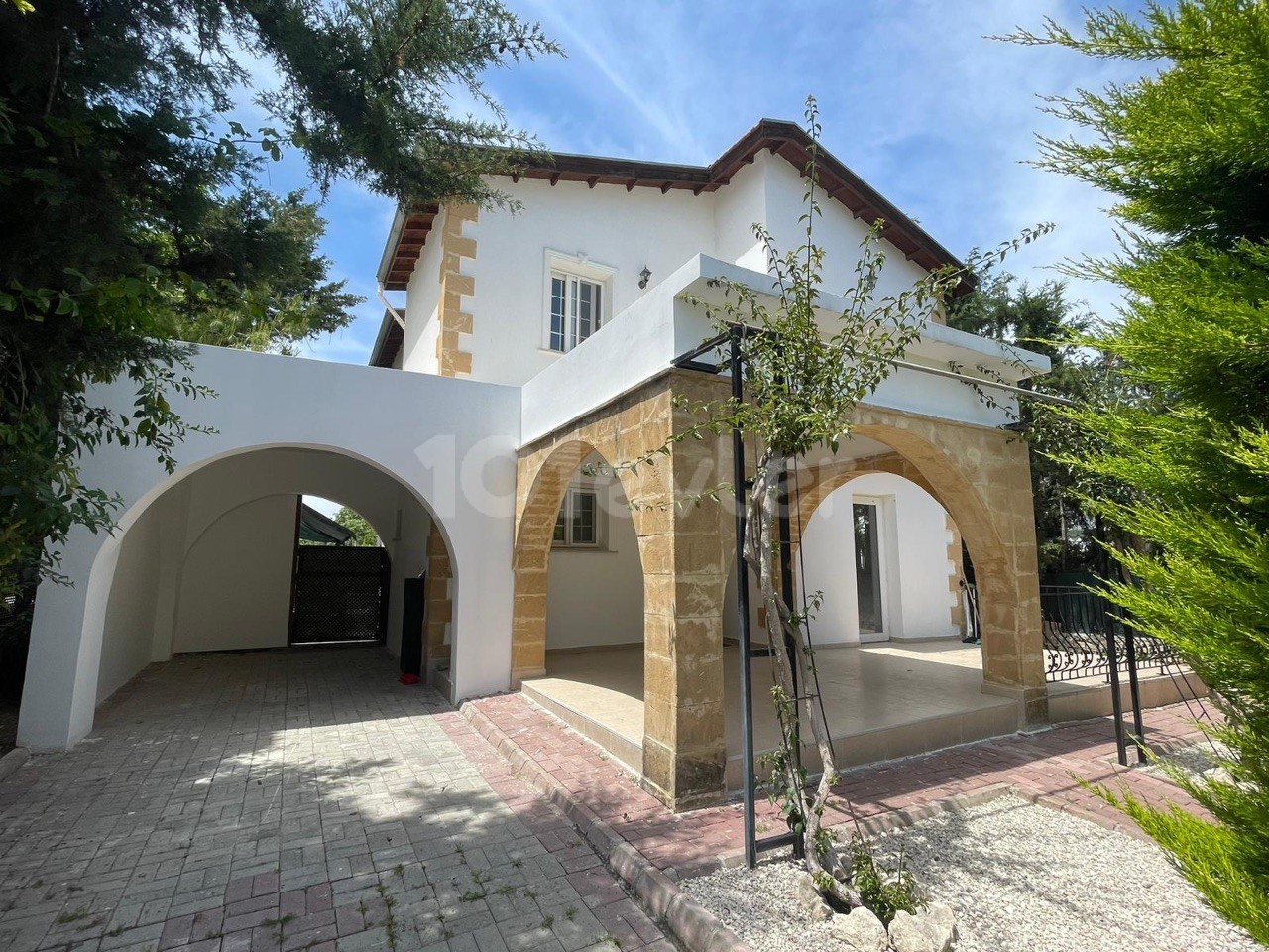 Girne Alsancak; Şok Mar Civarı, 4 Yatak Odalı Villa