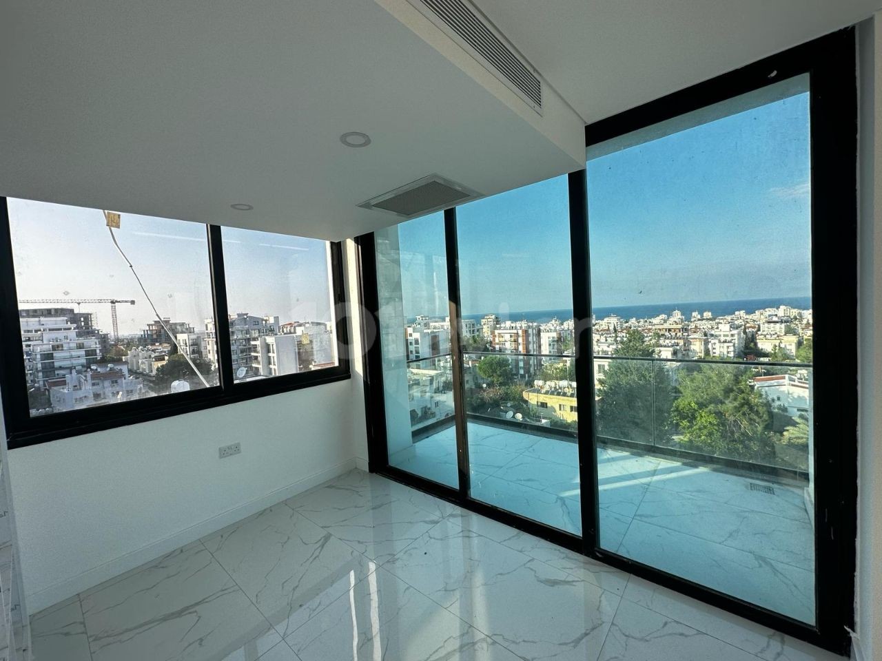 Kyrenia Center; Rund um den Nusmar-Markt; Penthouse mit freischaltbarem Blick auf die Berge und das Meer