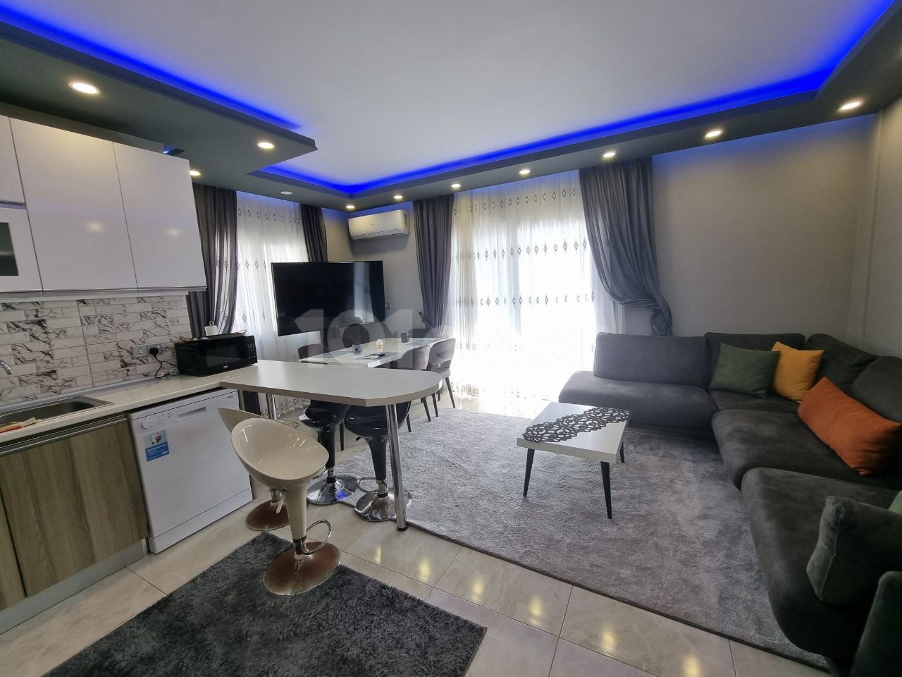 KYRENIA CENTRAL 2 + 1 ULTRA LUXURY FULLY FURNISHED APARTMENT FOR RENT ** 