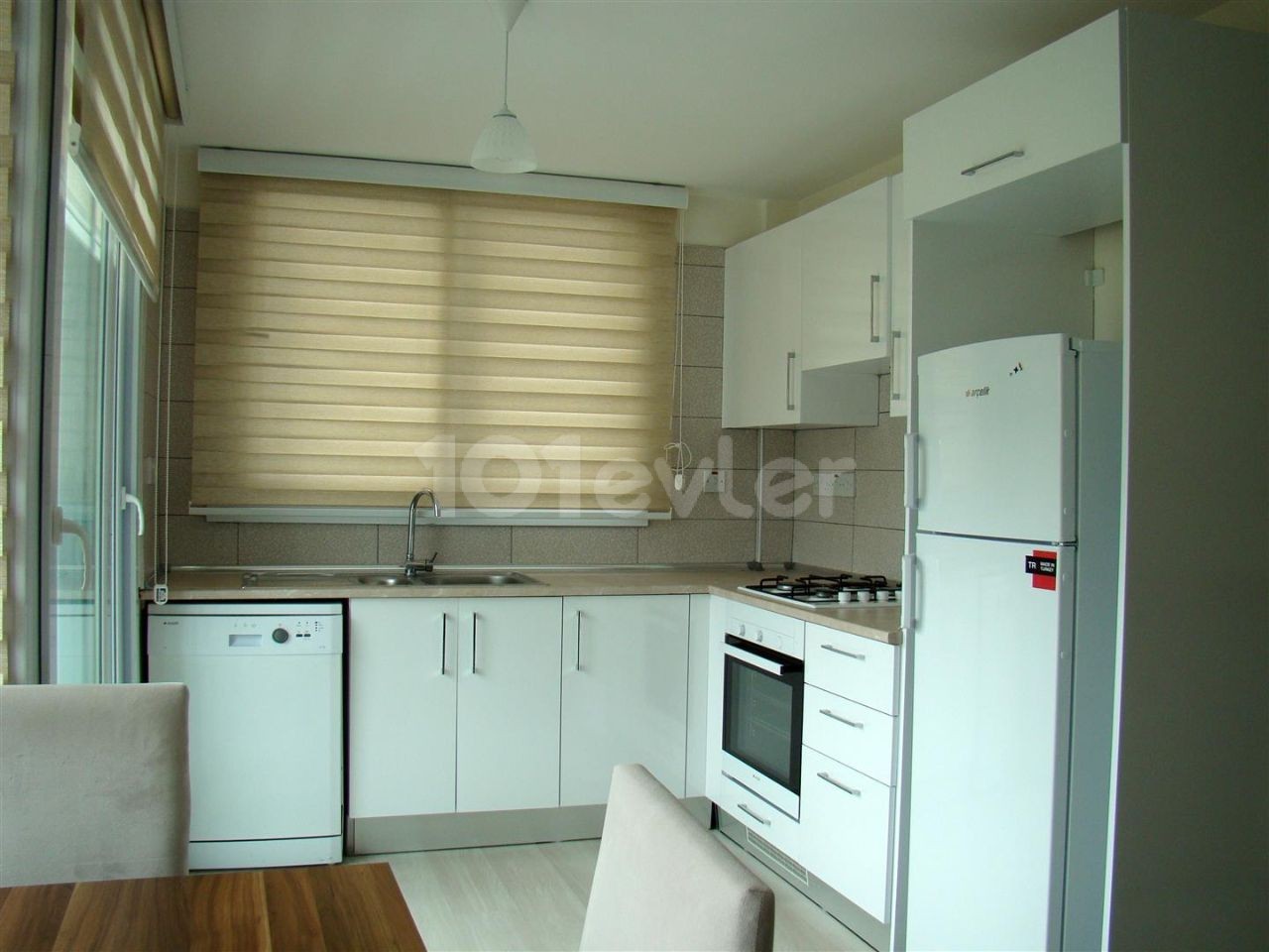 GİRNE MERKEZDE SATILIK YARI EŞYALI  2+1 DAİRE