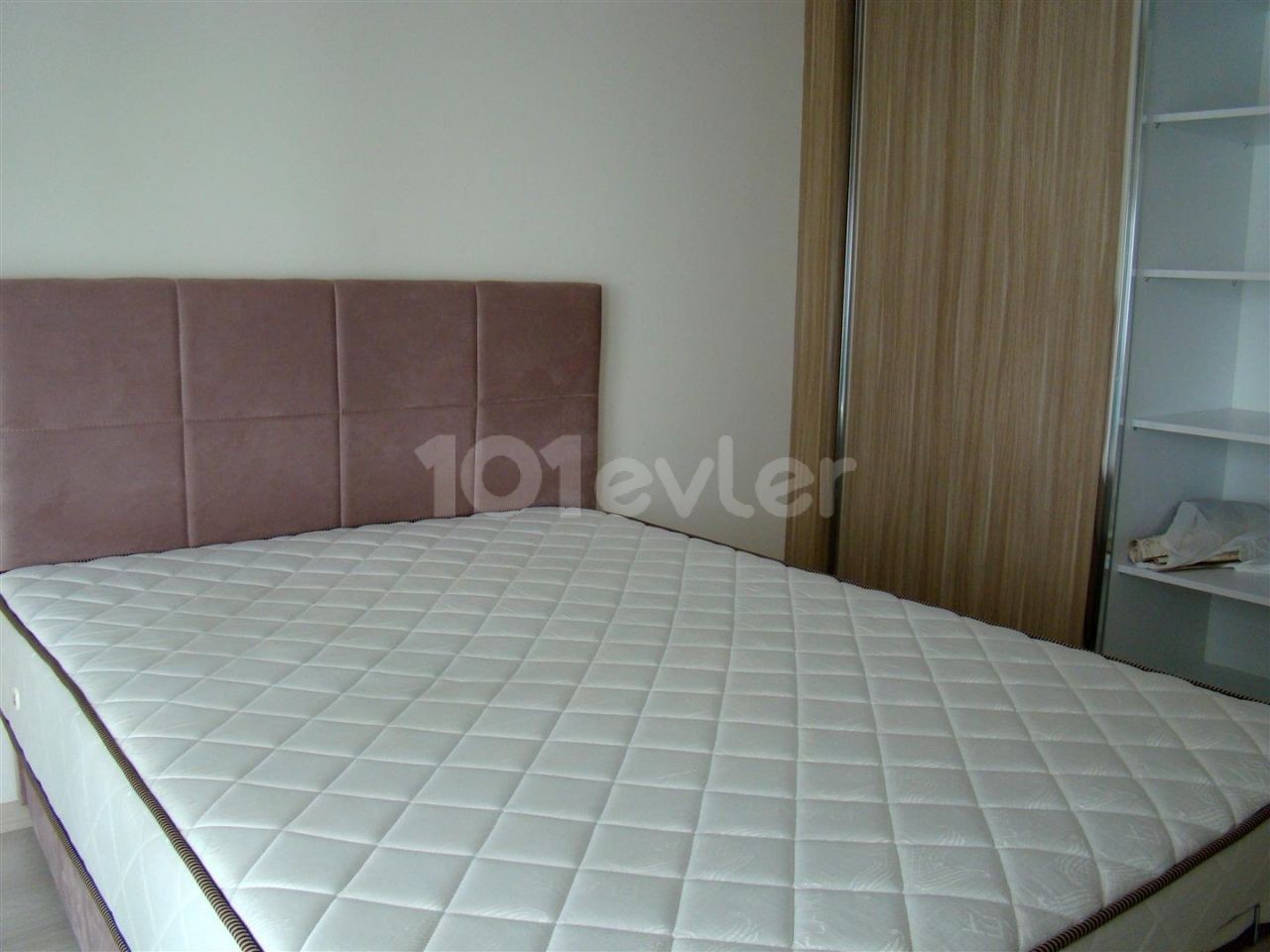 GİRNE MERKEZDE SATILIK YARI EŞYALI  2+1 DAİRE