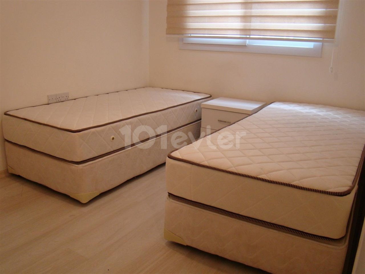 GİRNE MERKEZDE SATILIK YARI EŞYALI  2+1 DAİRE