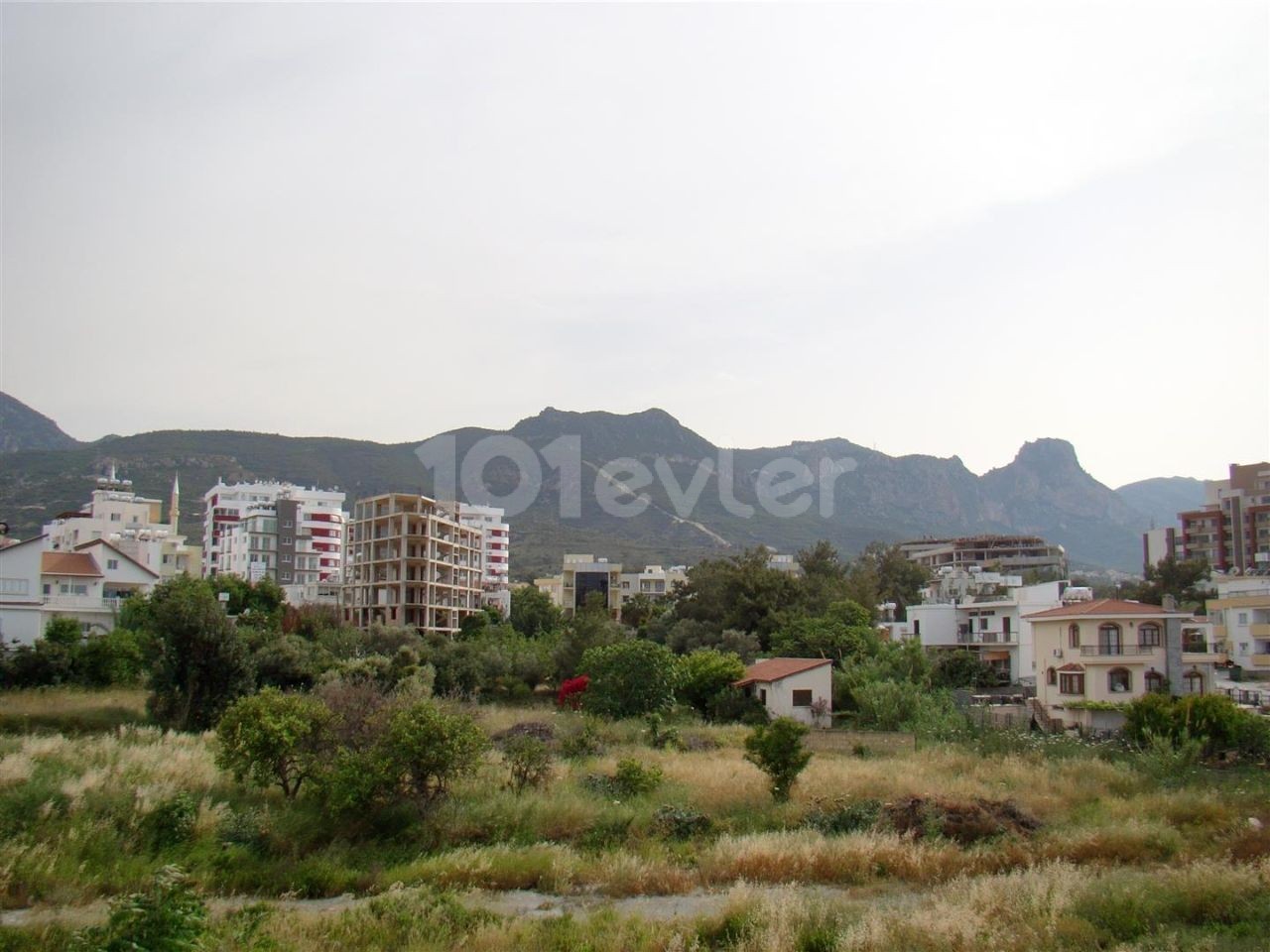 SEMI-FURNISHED 2 + 1 APARTMENT FOR SALE IN THE CENTER OF KYRENIA ** 