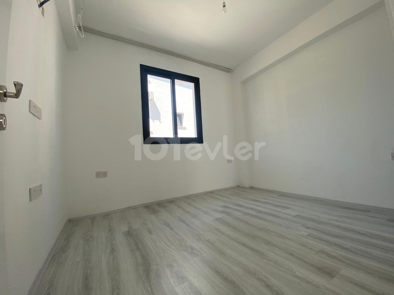 GİRNE ALSANCAK 2+1 SATILIK DAİRE 