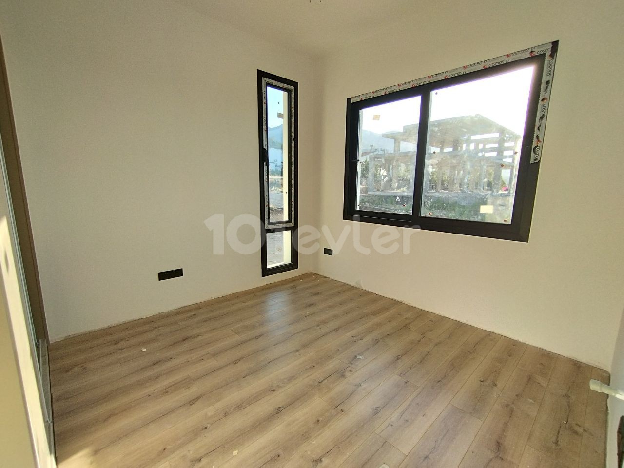 Girne Çatalköy Satılık Deniz Manzaralı 4+1 Havuzlu Villa