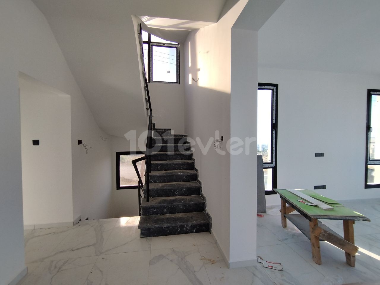 Girne Çatalköy Satılık Deniz Manzaralı 4+1 Havuzlu Villa