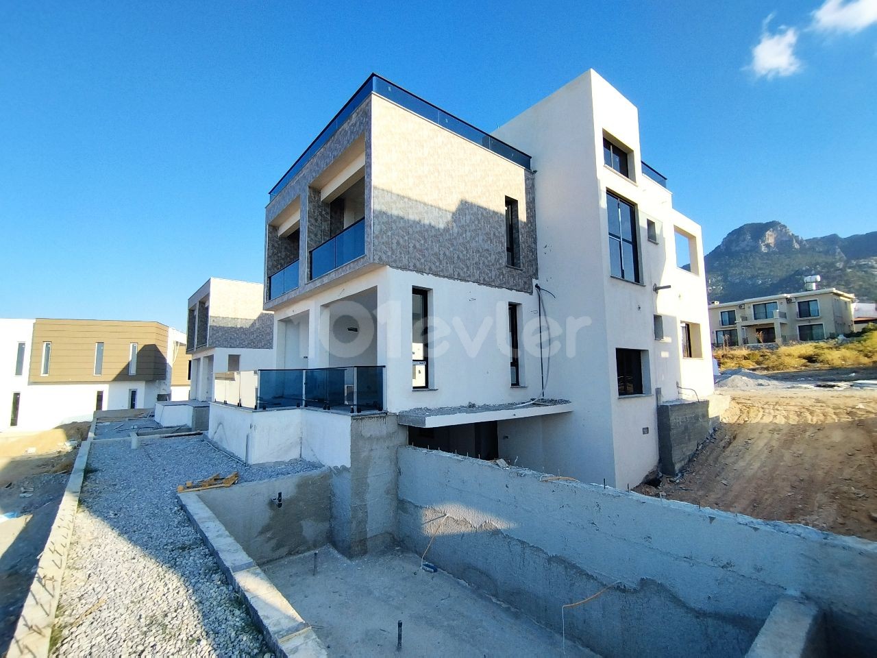 Girne Çatalköy Satılık Deniz Manzaralı 4+1 Havuzlu Villa