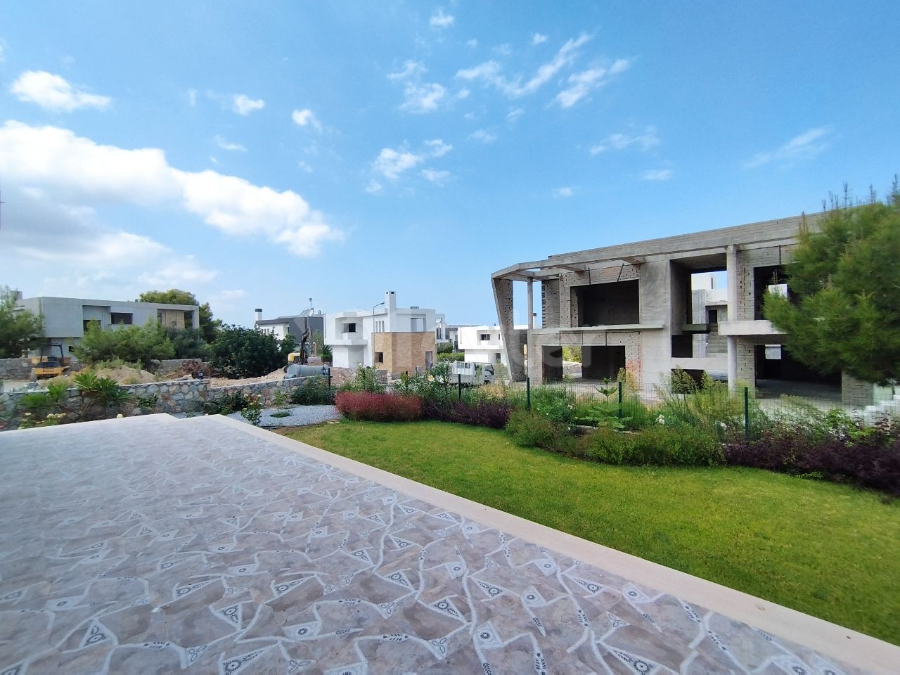 Kyrenia Çatalköy 4 + 1 Villa for Sale with Magnificent Architecture ** 