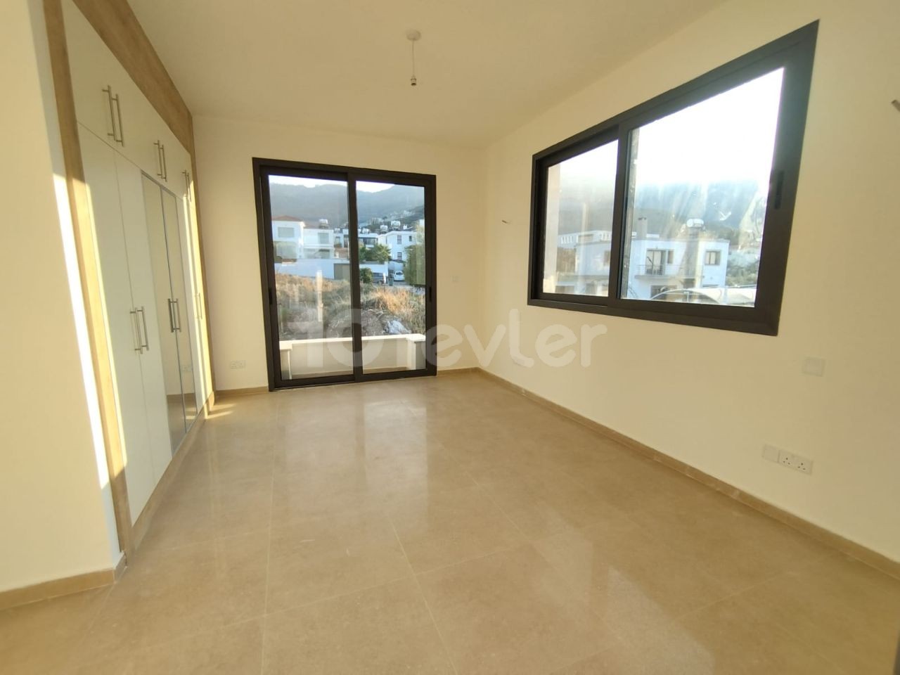 Girne Alsancak Havuzlu Site İçerisinde Satılık 2+1 Penthouse