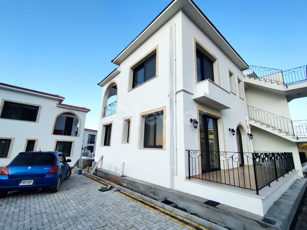 Girne Alsancak Havuzlu Site İçerisinde Satılık 2+1 Penthouse