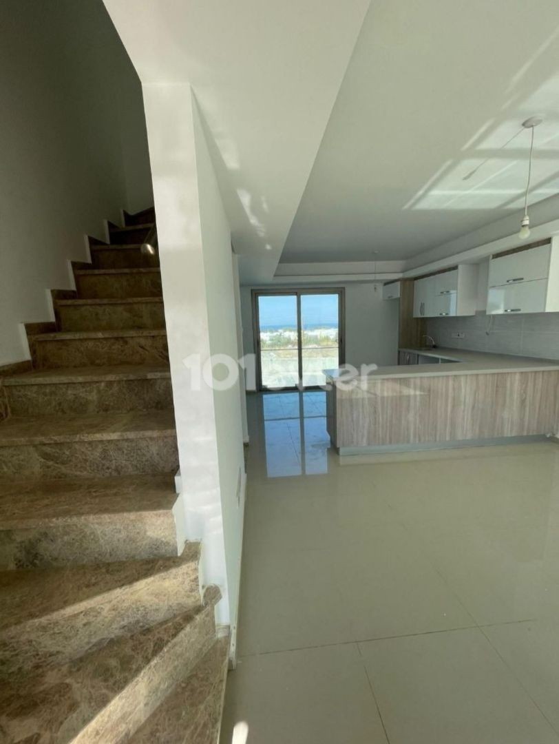 Girne Zeytinlik 140m2 Geniş Satılık 3+2 Evler