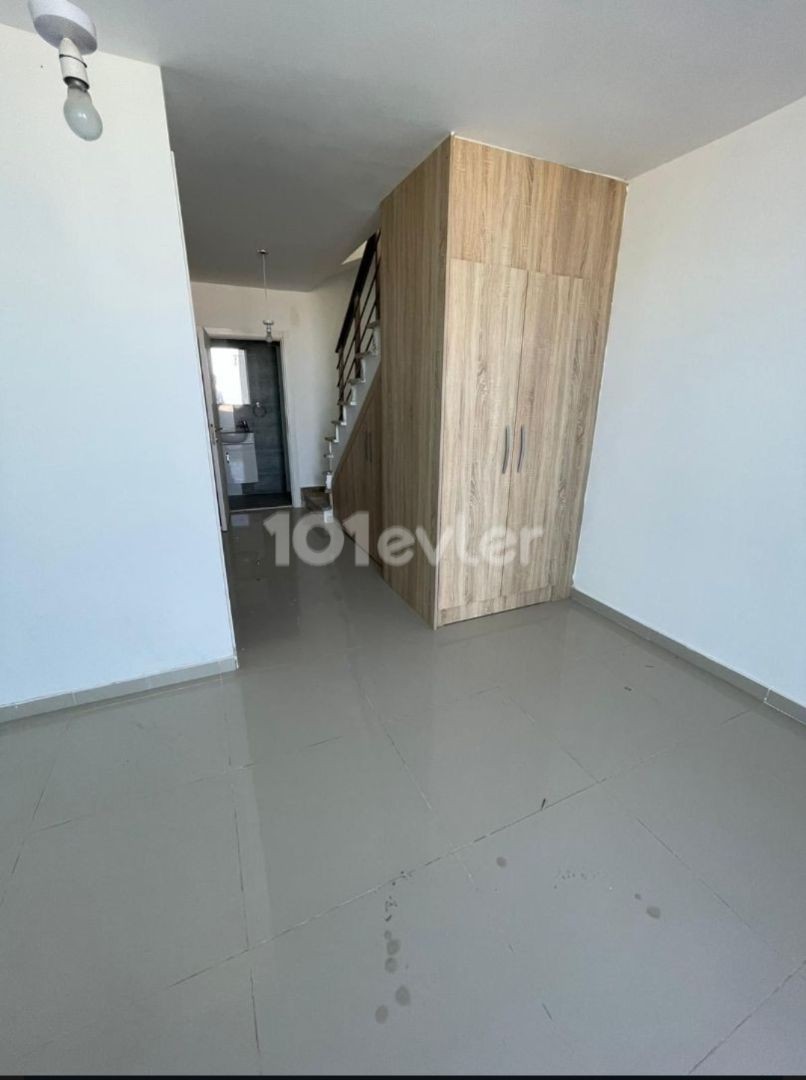 Girne Zeytinlik 140m2 Geniş Satılık 3+2 Evler