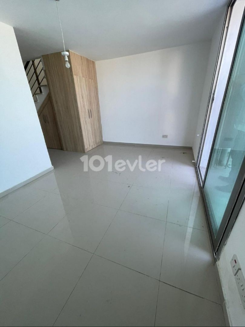 Girne Zeytinlik 140m2 Geniş Satılık 3+2 Evler