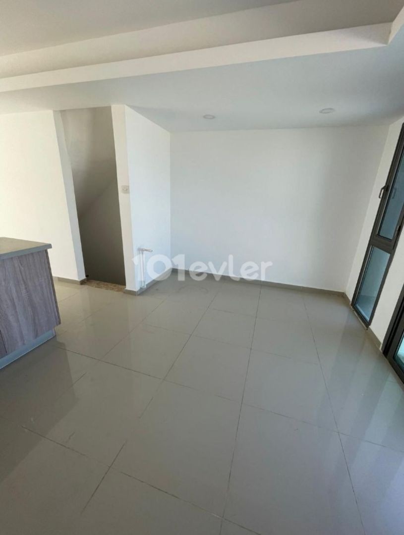 Girne Zeytinlik 140m2 Geniş Satılık 3+2 Evler