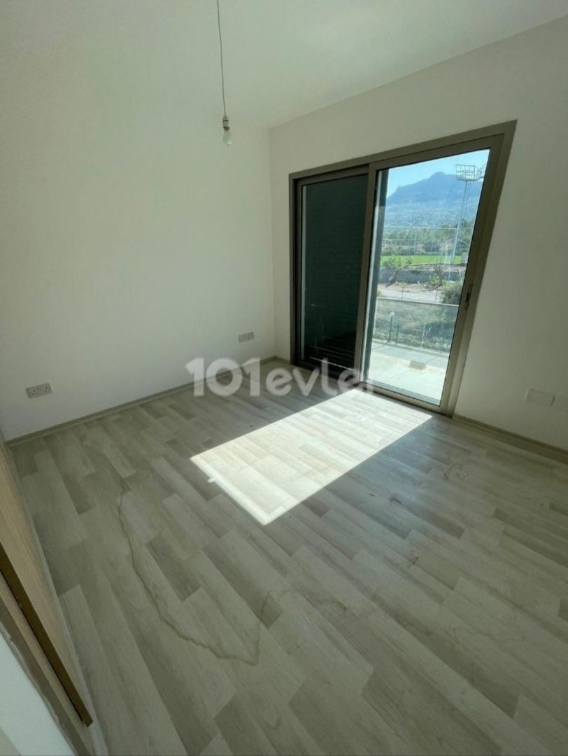 Girne Zeytinlik 140m2 Geniş Satılık 3+2 Evler