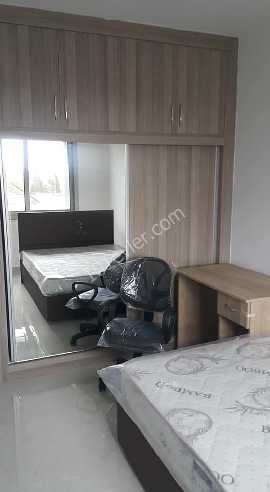 Gönyeli'de durağa ve markete 2dk mesafede kiralık 2+1 daire.