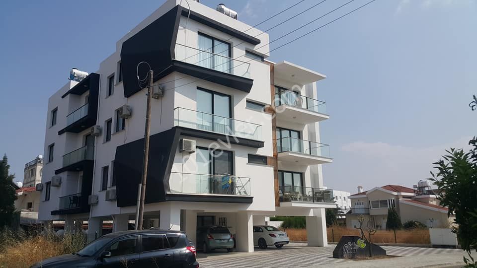 Yenikent'te Belediye Binası arkası 2+1 lüks 90m2 ara kat daire.