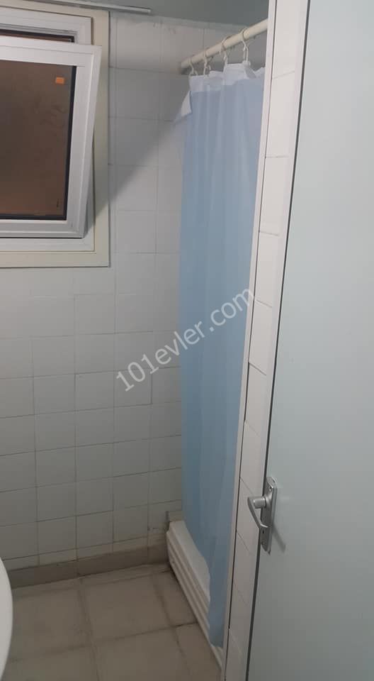 Taşkınköy'de otobüs duraklarına 2 mesafede 3+1 eşyalı daire.