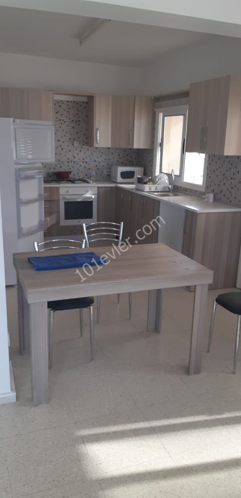 Hamitköy'de duraklara ve markete 2 dk mesafede bakımlı kiralık 3+1 daire 