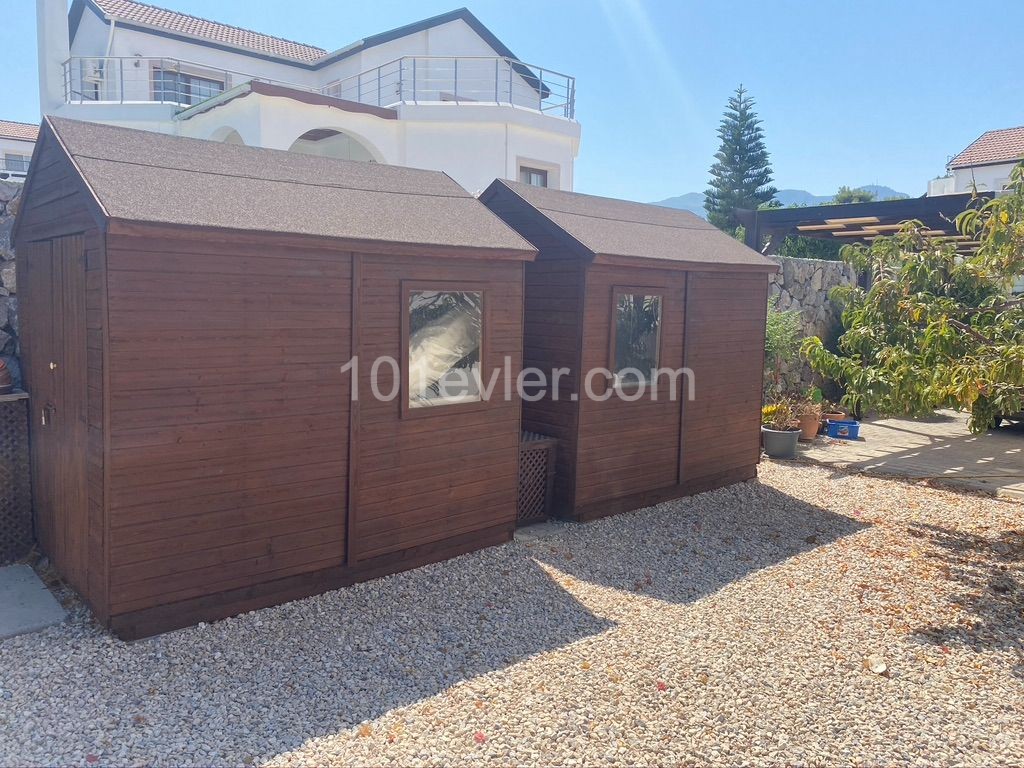 Spacious well kept 4 Bedroom Villa