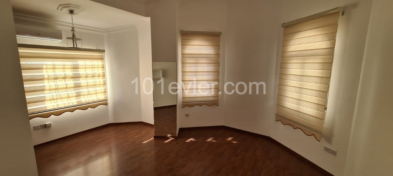 300m2 im Zentrum von Yenikent, 4+1 freistehende villa mit Keller, Tuk kokanli. ** 