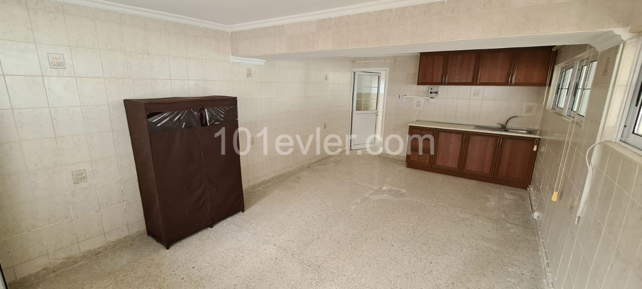 300m2 im Zentrum von Yenikent, 4+1 freistehende villa mit Keller, Tuk kokanli. ** 