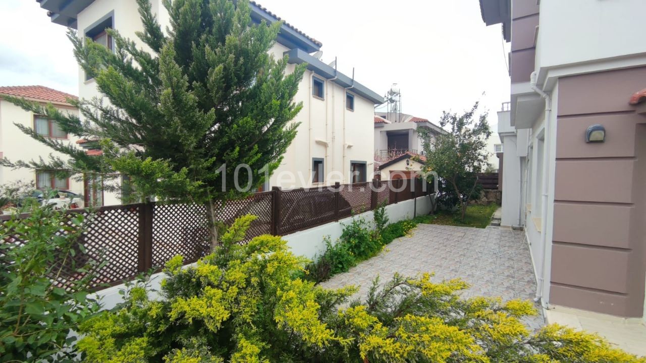 Duplex 3+1 detached villa in the center of Yenikent ** 