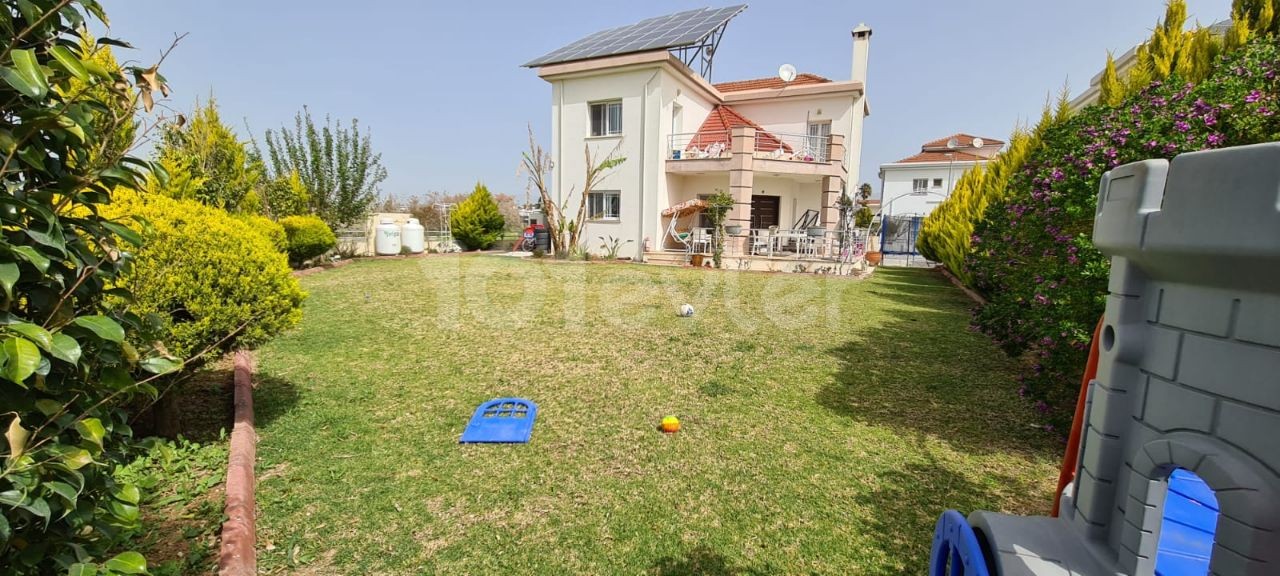 Luxusvilla mit großem Garten mit türkischem Kochfeld im anständigsten Viertel von Yenikent. ** 