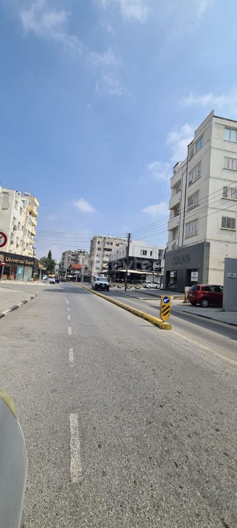 Türkisches Geschäft im Zentrum von Dereboyu ** 