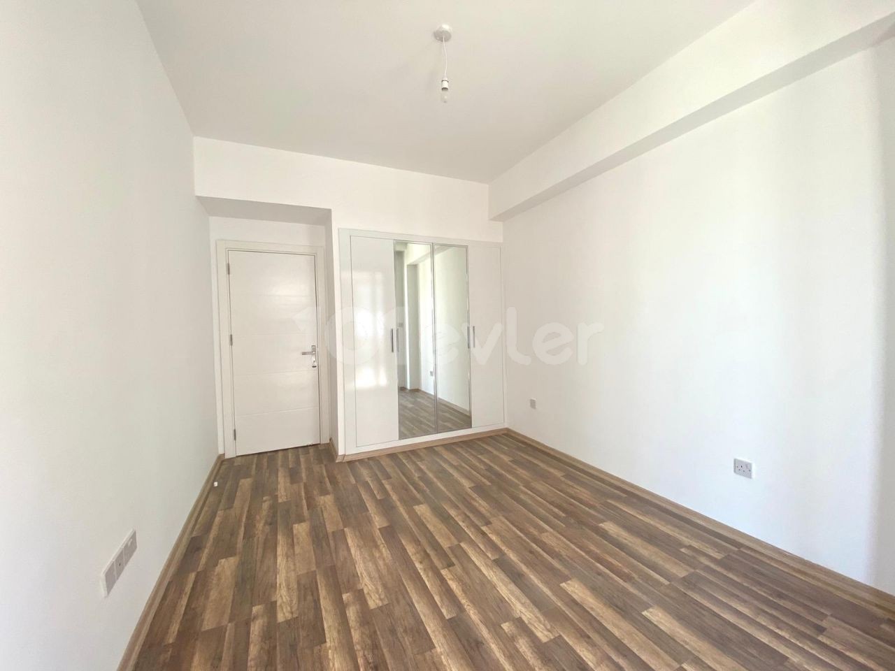 2 + 1 Apartment with elevator, Turkish cob on a secure site in Hamitkoy. ** 